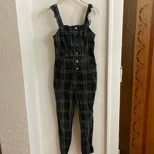 TINSEL TOWN Women's Juniors' Plaid Ruffle-Strap Jumpsuit Size S In Black